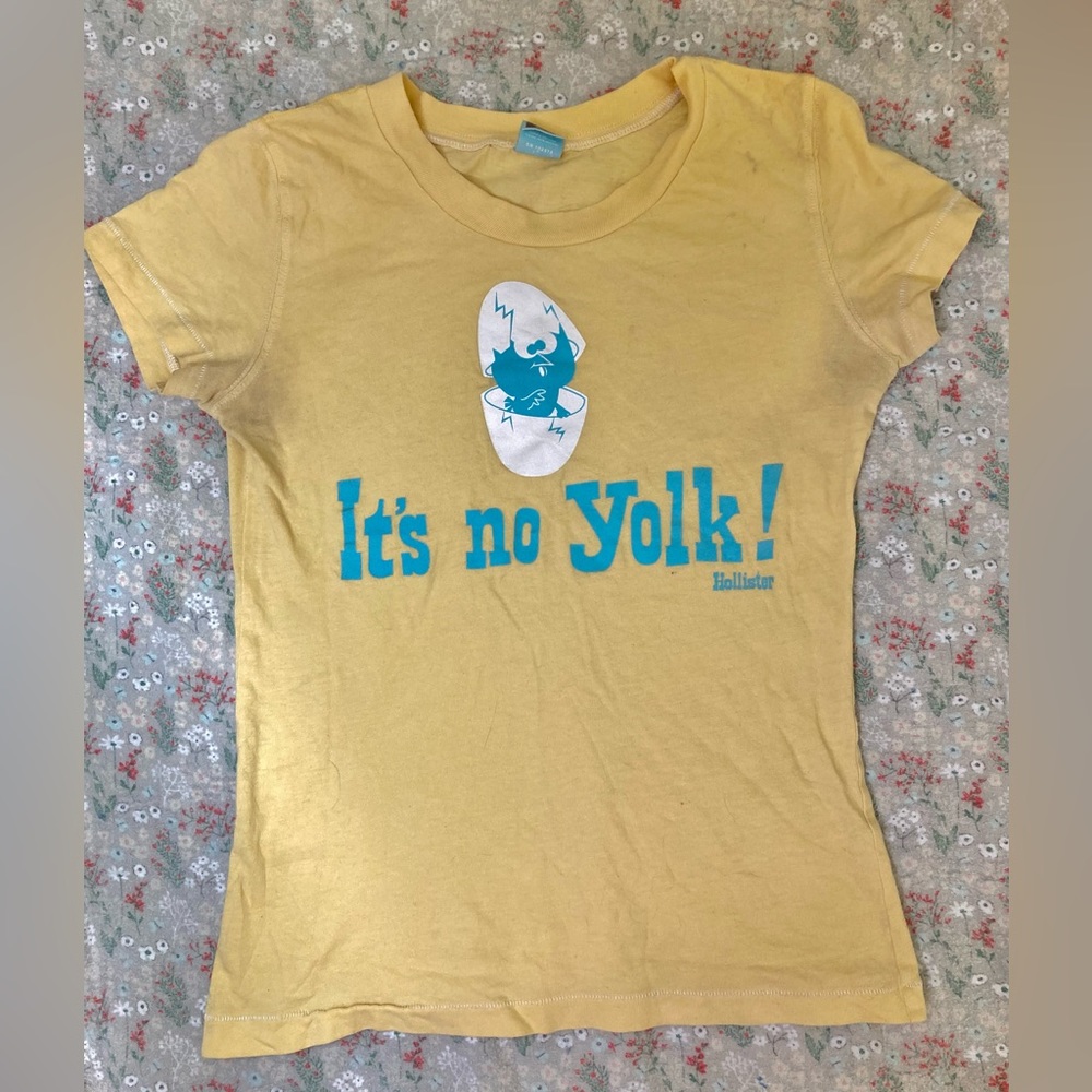Rare Hollister “it’s no yolk” pun baby tee.